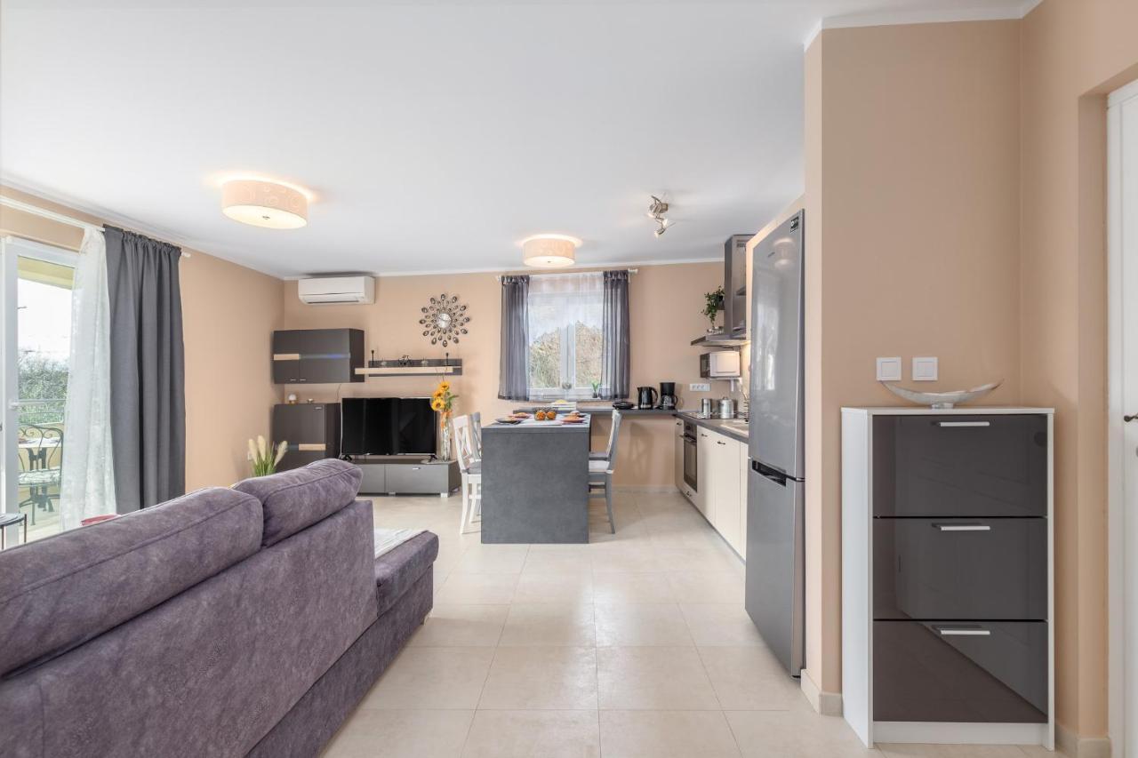 Apartment Andrea Πόρετς Εξωτερικό φωτογραφία